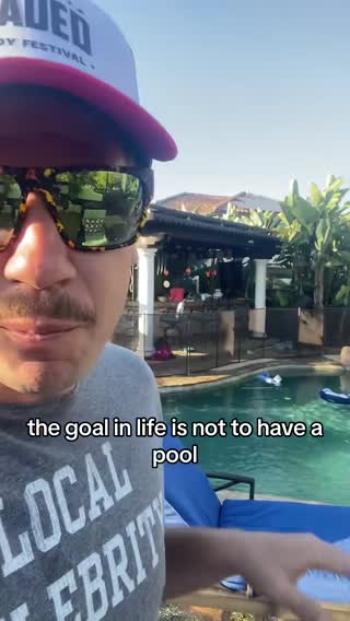 Today is the 4th of July and some of you are at parties so here’s your annual reminder that having a pool is not actually a life goal… #4thofjuly #pool #comedian #poolparty #friendshipgoals 