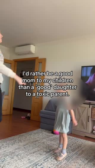 ❗️Being a ‘good daughter’ in a toxic family often means sacrificing your own needs—and sometimes even the needs of your partner or children—to meet unrealistic expectations.  It means silencing your voice to keep the peace, putting their feelings above your own, and carrying the weight of guilt for not being enough, no matter how much you give. But at what cost? When the role of a ‘good daughter’ demands self-betrayal, it’s not love—it’s control disguised as loyalty. I’ve learned that breaking this cycle isn’t selfish; it’s necessary.  Choosing my own healing and the well-being of my family over their impossible demands was the hardest and most freeing decision I’ve ever made. ❤️‍🩹If this hits home, it’s a sign you may have been raised in a dysfunctional family dynamic.  📖 My guide can help you understand these patterns, set boundaries, and begin your journey toward healing.  LINK IN BIO! 📌 Also available in audio! . . . #healingchildhoodtrauma #childhoodtraumahealing #emotionalneglect #gaslight #emotionalwounds #generationaltrauma #motherwound #dysfunctionalfamily #emotionallyunavailable #manipulative #boundariesarehealthy #attachmentissues