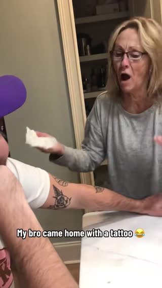 Mom wasn’t a fan 😭@itgirl (Via:shelbz_picss & gavlaxed_uno/ig)