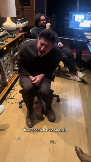 we’re hosting some listening parties. if you wanna find out more, come join our community, link in bio. agora.gentlemenoftheroad.com  #newmusic 