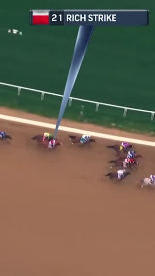 The overhead view makes Rich Strike's comeback for the upset @kentuck...