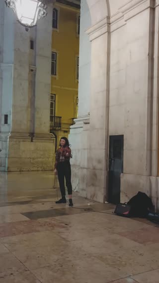 I was at Lisbon a few weeks ago and this happened. I wish I asked her...