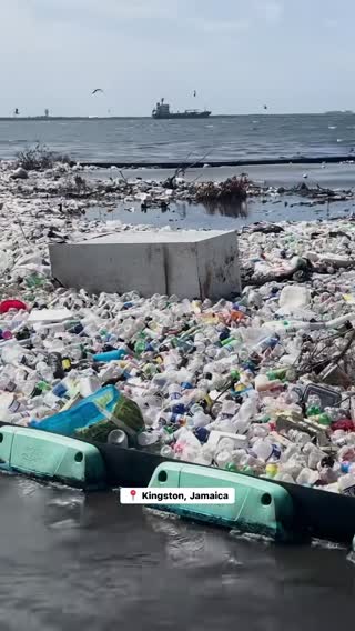 First catch in Jamaica this year. 🇯🇲  Guess how many fridges were among this catch? #theoceancleanup #plasticpollution 