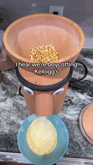 Did someone say boycott? I learned this week that making homemade cereal is actually really this easy! Even from “scratch scratch” 😉 These cornflakes took less that 10 minutes to mix up, the longest part was drying them out.  If you wanna join the boycott but don’t have the desire or time to make your own, I also saw that Aldi brand is a great non-Kellogg’s options! Happy boycotting!  #kelloggs #boycottkelloggs #cereal #homemadecereal #homemadefood #cornflakes #happinessishomemade