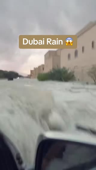 I can’t believe this is Dubai 💨😱 #dubai #rain #storm #flood 
