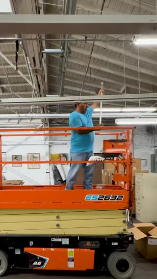 No Off-Shoring. That’s Los Angeles. Made in South Central, Los Angeles by experienced workers earning fair wages. #thatslosangeles #losangelesapparel #madeinusa 