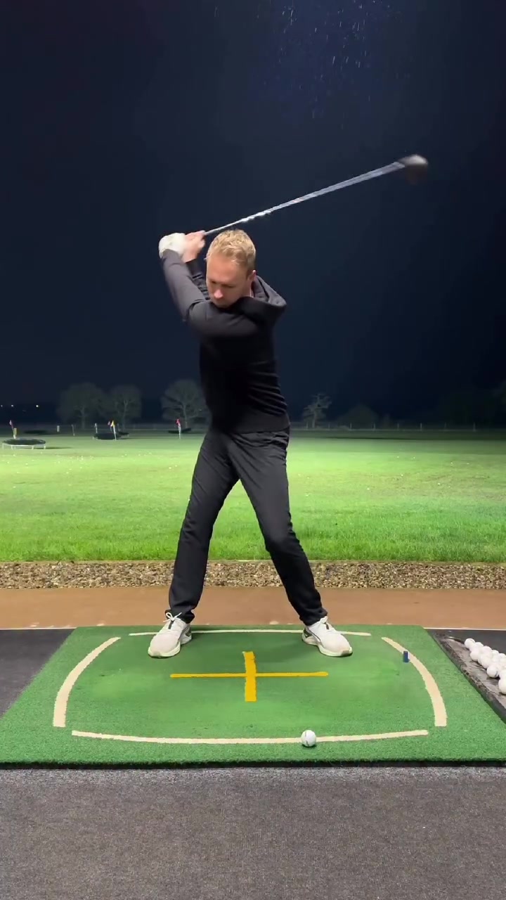 Getting steep or narrow with driver? 👇🏼

This visual shows how to create a wider, shallower transition so you give yourself the space to release the club freely from the inside 🏌️‍♂️

More room = better angle of attack and more clubhead speed 🚀

Comment ACADEMY for a FREE swing review 🎯