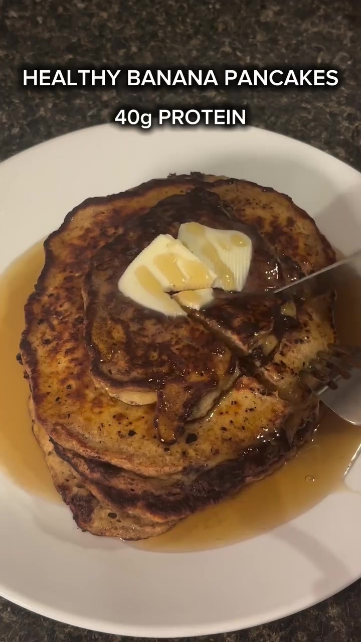 3 INGREDIENT banana protein pancakes🔥🤑

Makes 4 medium pancakes (~40g protein total💯)

All you need is 2 eggs, 2 bananas, and 1 scoop of protein powder. Optional but recommended add-ins included 1 tsp baking powder, vanilla & cinnamon.

#healthyeats #healthybreakfast #proteinpancakes #macrofriendly #bananapancakes #highprotein #mealprep #healthyfoods #collegecooking #easyrecipe #fitfood