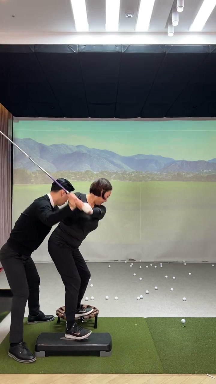 1km에 전력 질주 보다 1도에 방향 전환이 중요합니다. 많은 연습 보다 올바른 연습을 추천합니다😃👍 It's more important to change direction at 1 degree than to sprint in 1 kilometer. I recommend the right practice rather than a lot of practice 😃👍 . . . #꾸준함이답이다 #워너골프스튜디오 #btswing #golf #김현우프로 