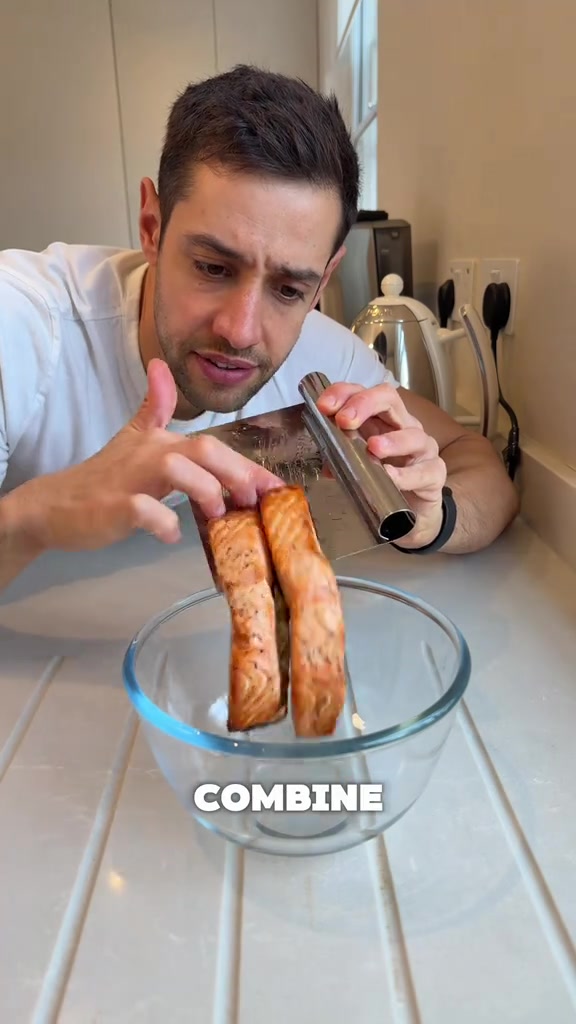 Save this recipe for later HERE High Protein Salmon Salad Recipe 2 servings 240g salmon fillets cooked 70g avocado 80g 0 fat Greek yoghurt Juice of 1 lemon 100g cucumber Salt and pepper Optional Hot sauce Fresh dill 1Put all the ingredients into a bowl and mix 2Enjoy on toast crackers wraps or jacket potatoes Each serving 12 recipe Calories 278 cals Protein 29g Carbs 6g Fat 16g Fibre 3g