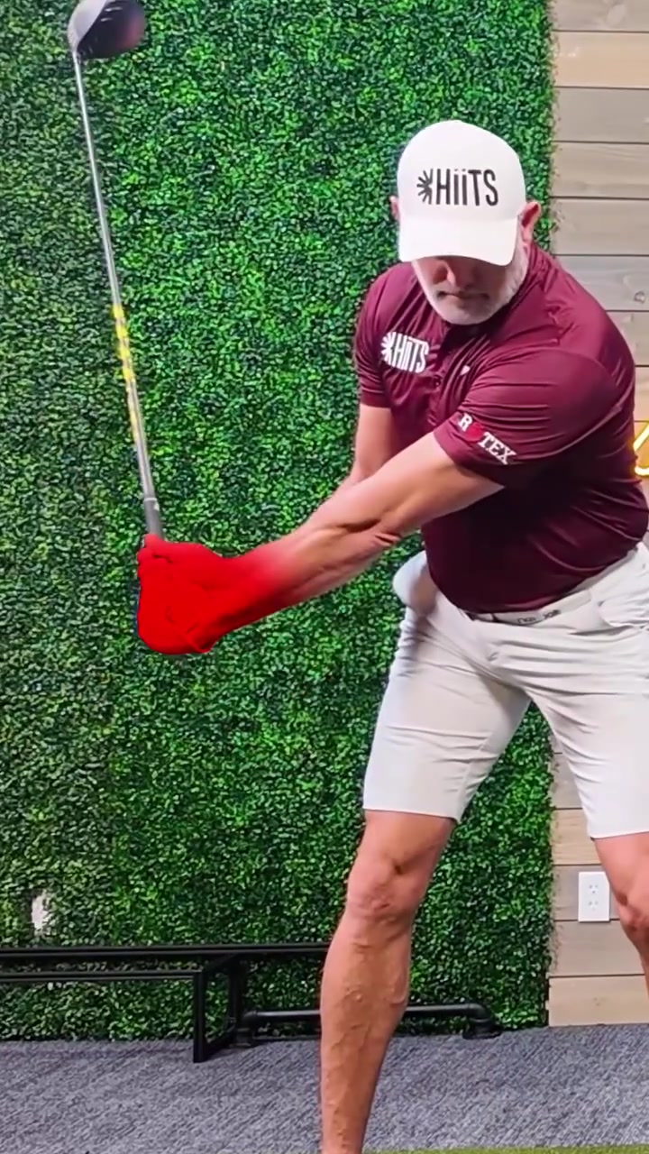 This Is Why You Can’t Square the Clubface at Impact ❌

If you’re struggling to square the clubface at impact, the problem might start way earlier than you think, in your takeaway.

Many golfers over-hinge their wrists, throwing off their club path, face position, and timing.

In this video, I’ll show you what a proper takeaway looks like for more consistent, powerful contact 💪