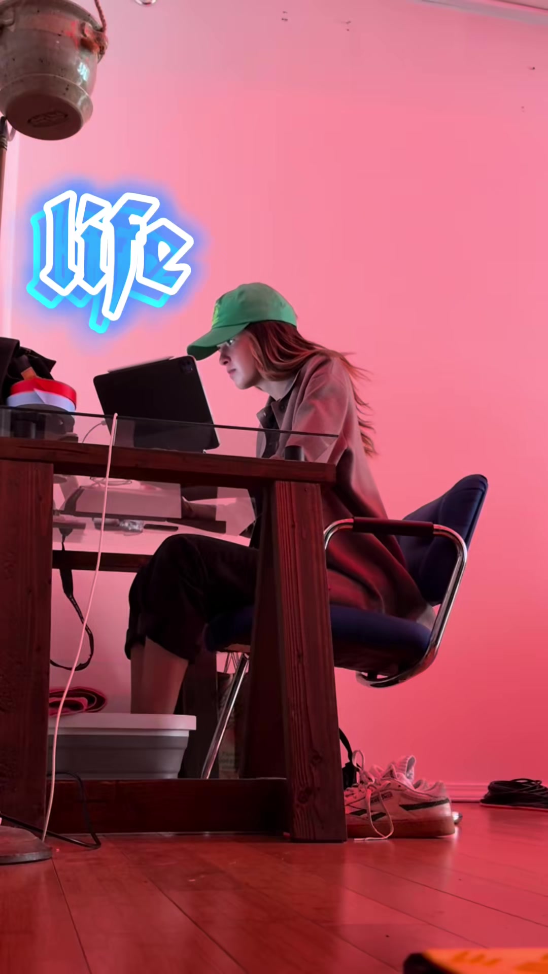 so excited to share our first episode of Mani Petty is live ❤️‍🔥 so greatful to the @GET ME OUTTA HERE crew, our amazing hosts @KAYCE K 💚 and @T0RI K and our very first guest @Trinidadjamesgg #nail #nails #nailart #nailtech #bts 