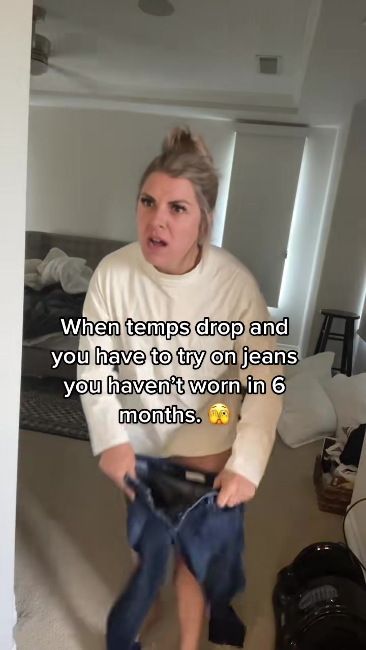 Update: they did not zip 🤡🤡🤡 #momhumor #humor #jeans #momlife #winter...